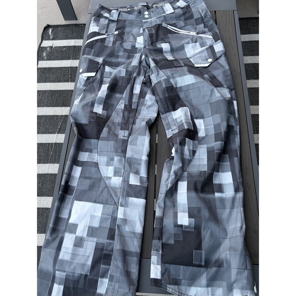 Y2K Oakley Men's Digital Camo Snowboard Pants Size 34